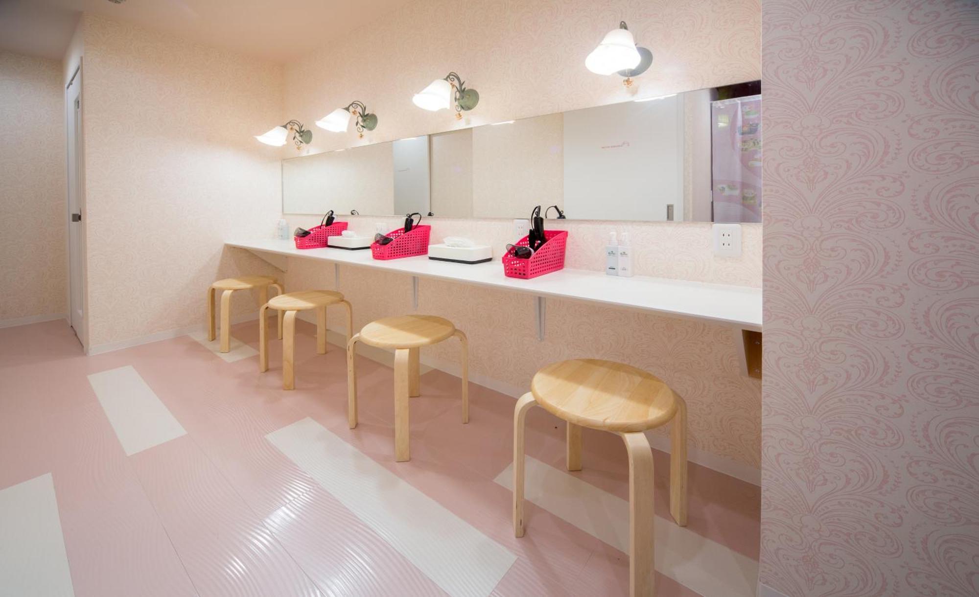 Capsule Room for Female